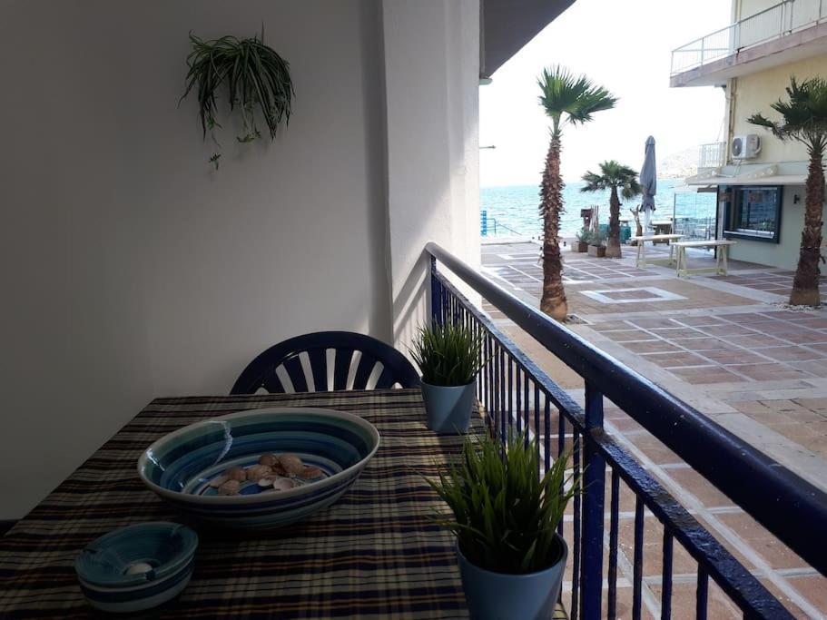 Cozy Seaside Apartment Loutraki Ngoại thất bức ảnh